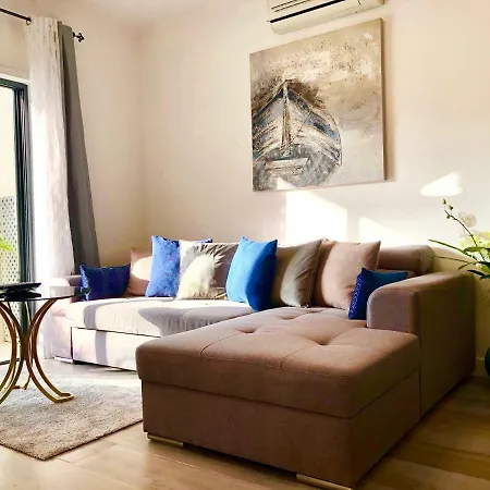 Blue Wave Apartment *