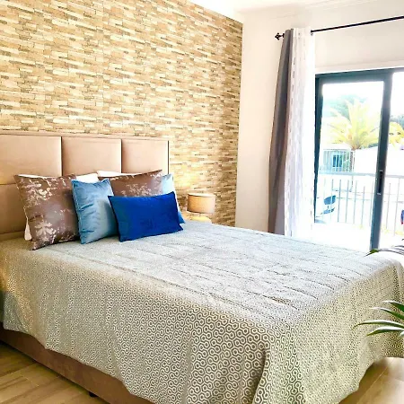 Blue Wave Apartment *